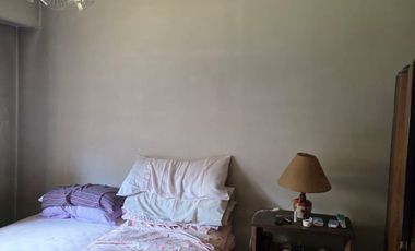CASA 3 AMB EN VENTA CON COCHERA Y JARDIN EN MORON