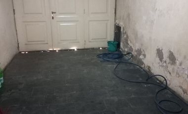 CASA 3 AMB EN VENTA CON COCHERA Y JARDIN EN MORON