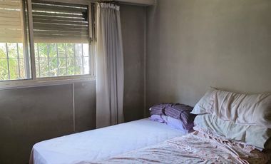 CASA 3 AMB EN VENTA CON COCHERA Y JARDIN EN MORON