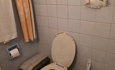 CASA 3 AMB EN VENTA CON COCHERA Y JARDIN EN MORON