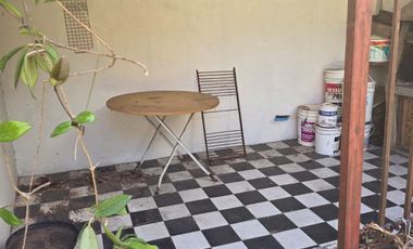 CASA 3 AMB EN VENTA CON COCHERA Y JARDIN EN MORON