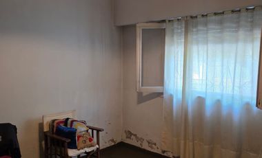 CASA 3 AMB EN VENTA CON COCHERA Y JARDIN EN MORON