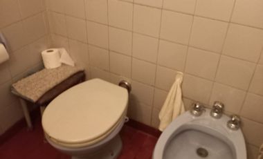 CASA 3 AMB EN VENTA CON COCHERA Y JARDIN EN MORON