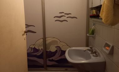 CASA 3 AMB EN VENTA CON COCHERA Y JARDIN EN MORON