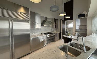Espectacular residencia en Lomas Altas