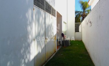 Campestre de Celaya: Casa de 4 recamaras en exclusivo fraccionamiento.