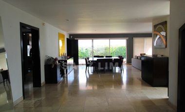 Campestre de Celaya: Casa de 4 recamaras en exclusivo fraccionamiento.