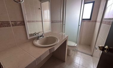 Casa en RENTA en Toluca, cerca de Plaza Santin, a 05 minutos del Aeropuerto.