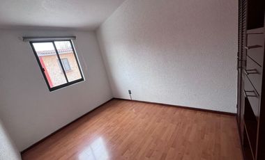 Casa en RENTA en Toluca, cerca de Plaza Santin, a 05 minutos del Aeropuerto.