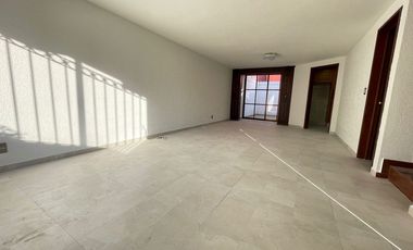 Casa en RENTA en Toluca, cerca de Plaza Santin, a 05 minutos del Aeropuerto.