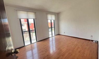 Casa en RENTA en Toluca, cerca de Plaza Santin, a 05 minutos del Aeropuerto.