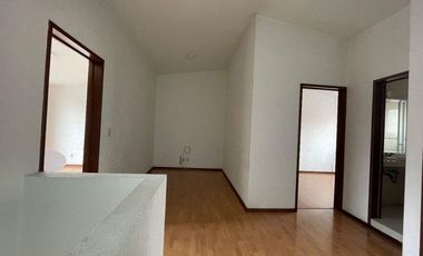 Casa en RENTA en Toluca, cerca de Plaza Santin, a 05 minutos del Aeropuerto.