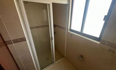 Casa en RENTA en Toluca, cerca de Plaza Santin, a 05 minutos del Aeropuerto.