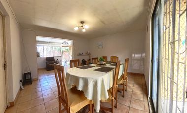 Casa en venta c/ estacionamiento en La Florida Alto