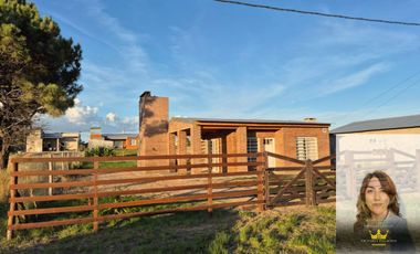 Casa en venta c/ cochera en Balneario Pehuen Co