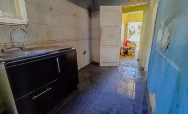 Casa esquina, bien ubicada San Miguel