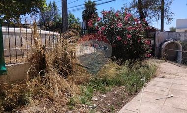 Casa esquina, bien ubicada San Miguel