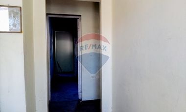 Casa esquina, bien ubicada San Miguel