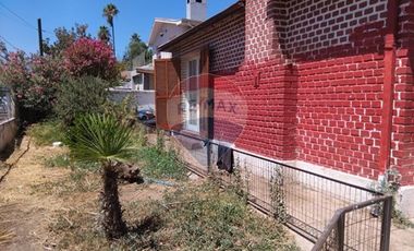 Casa esquina, bien ubicada San Miguel