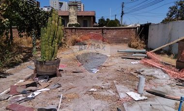 Casa esquina, bien ubicada San Miguel