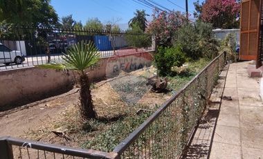 Casa esquina, bien ubicada San Miguel