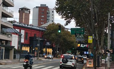 Depto 2 amb. sobre Av. del Libertador en Olivos
