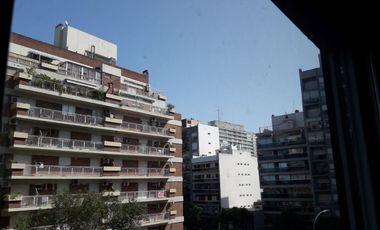 Depto 2 amb. sobre Av. del Libertador en Olivos