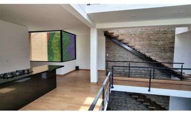 EN RENTA CASA SOLA NUEVA Y MODERNA EN FRACC BURGOS TEMIXCO CON VIG