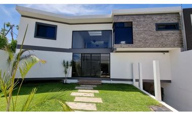 EN RENTA CASA SOLA NUEVA Y MODERNA EN FRACC BURGOS TEMIXCO CON VIG