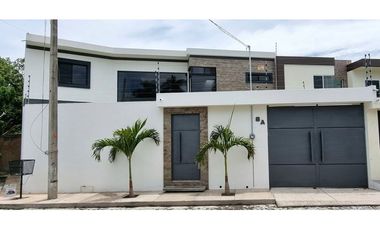 EN RENTA CASA SOLA NUEVA Y MODERNA EN FRACC BURGOS TEMIXCO CON VIG