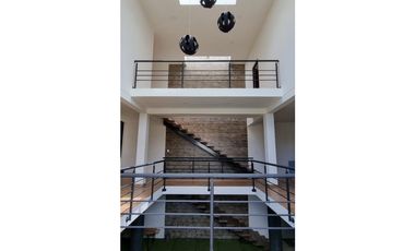 EN RENTA CASA SOLA NUEVA Y MODERNA EN FRACC BURGOS TEMIXCO CON VIG