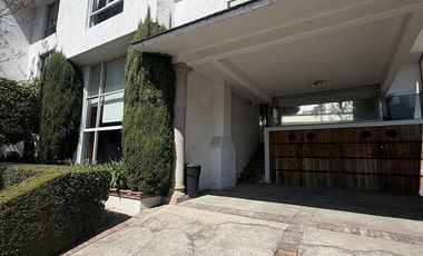 Residencia de Lujo en Condominio con Doble Filtro de Seguridad