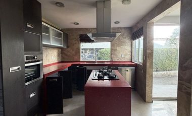 Residencia de Lujo en Condominio con Doble Filtro de Seguridad