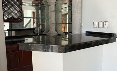 Residencia de Lujo en Condominio con Doble Filtro de Seguridad