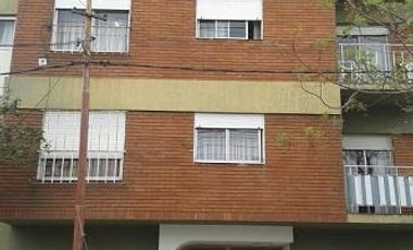 2 ambientes a 200 mts H.Yrigoyen