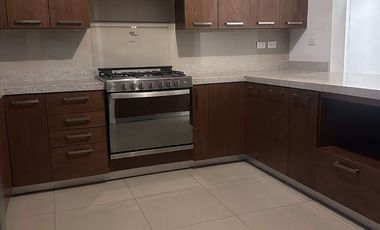 CASA EN RENTA FONTANA RESIDENCIAL