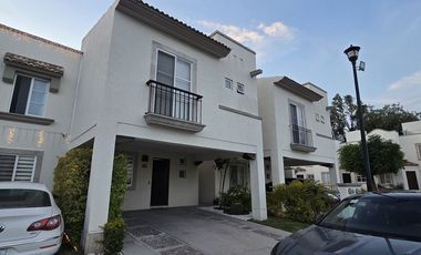 Renta de casa remodelada en Sonterra, Querétaro