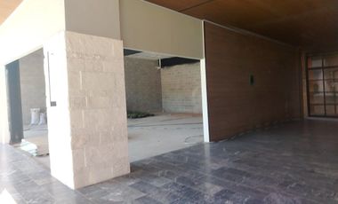 LOCALES COMERCIALES EN PLAZA EN CAMPANARIO NORTE