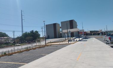 LOCALES COMERCIALES EN PLAZA EN CAMPANARIO NORTE