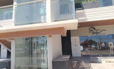 LOCALES COMERCIALES EN PLAZA EN CAMPANARIO NORTE