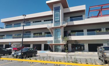 LOCALES COMERCIALES EN PLAZA EN CAMPANARIO NORTE