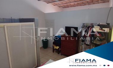 CASA CON SOLAR EN ZONA URBANIZADA, TUXPAN, NAYARIT.