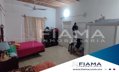 CASA CON SOLAR EN ZONA URBANIZADA, TUXPAN, NAYARIT.