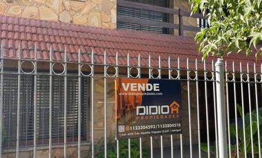 Casa en venta Longchamps apta credito!!!