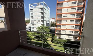 Alquiler departamento 2 ambientes con balcón en Pinar de Wilde