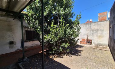 Venta casa 4 ambientes con cochera en Wilde