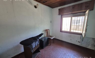 Venta casa 4 ambientes con cochera en Wilde