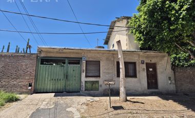 Venta casa 4 ambientes con cochera en Wilde