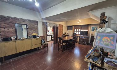 Venta casa 4 ambientes con cochera en Wilde