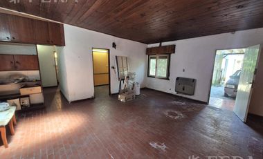 Venta casa 4 ambientes con cochera en Wilde